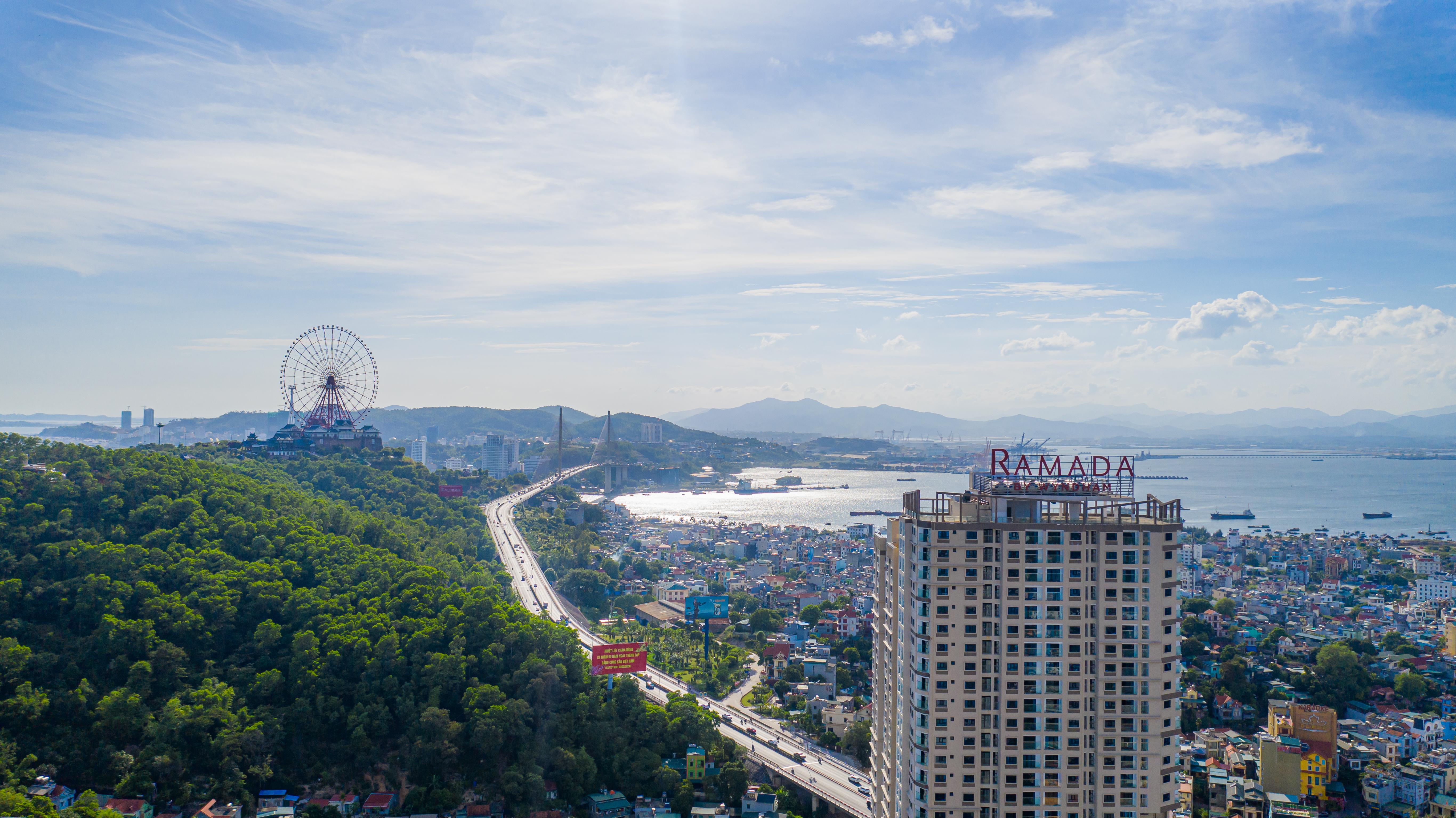 Ramada Hotel & Suites By Wyndham Halong Bay View Hạ Long Exterior foto